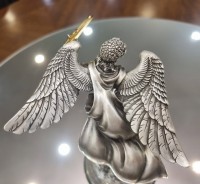 Дорогая скульптура Архангела Михаила из серебра в наличии в Москве
