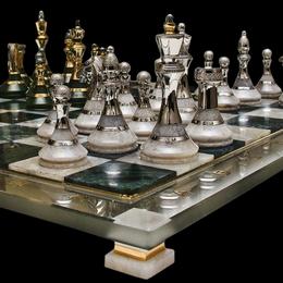 Каменные шахматы с бриллиантами и золотом