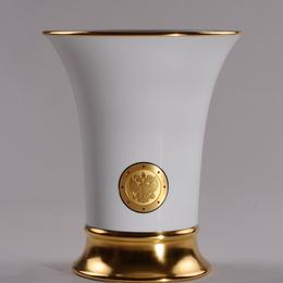 Фарфоровая ваза с гербом России