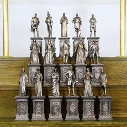 60 мини-памятников Романовых, Рюриковичей и Патриархов (бронза)