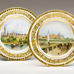 Фарфоровые тарелки с видами Москвы