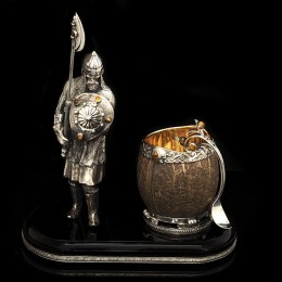 Икорница «Русский воин с бочкой» (серебро, янтарь, кокос)
