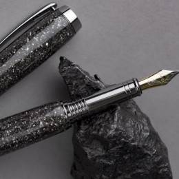 Ручка из титана и 5000-летнего метеорита