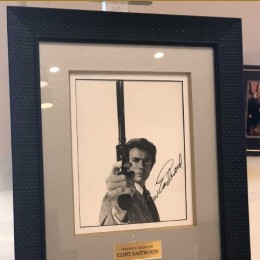 Автограф на фото Клинта Иствуда