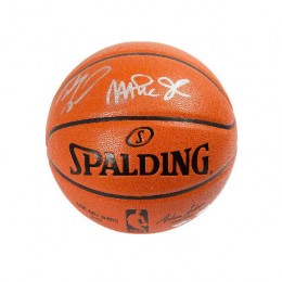 Мяч с автографами Шакила О’Нила и Мэджика Джонсона