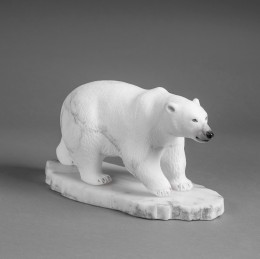 Скульптура из бивня мамонта Белый медведь
