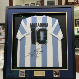 Автограф Диего Марадона (на футболке)