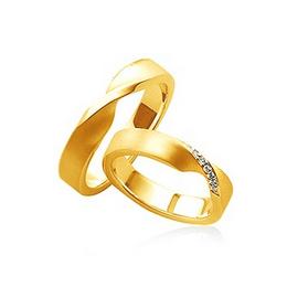 Обручальное кольцо в форме ленты Мебиуса
