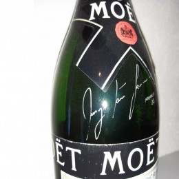 Айртон Сенна (бутылка Moet 1993 года с автографом)