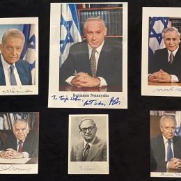 Фото с автографами президентов и министров Израиля
