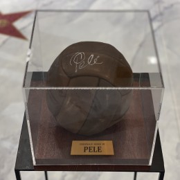 Автограф Пеле (ретро-мяч с автографом)