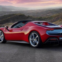 Как раз к лету: Ferrari представил кабриолет 296 GTS с разгоном за 2,9 секунд