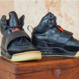 Nike Air Yeezy 1 должны были стать самыми дорогими кроссовками, но их сняли с аукциона из-за скандала с Канье Уэстом