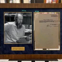 Александр Солженицын (личная машинопись в редакцию журнала «Новый мир» А. Твардовскому с автографом)