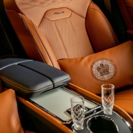 Bentley выпустила подушки ручной работы в честь коронации Карла III
