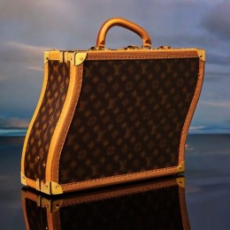 Фиджитально: Louis Vuitton коллекция Via «Treasure Trunks», которую продадут как NFT