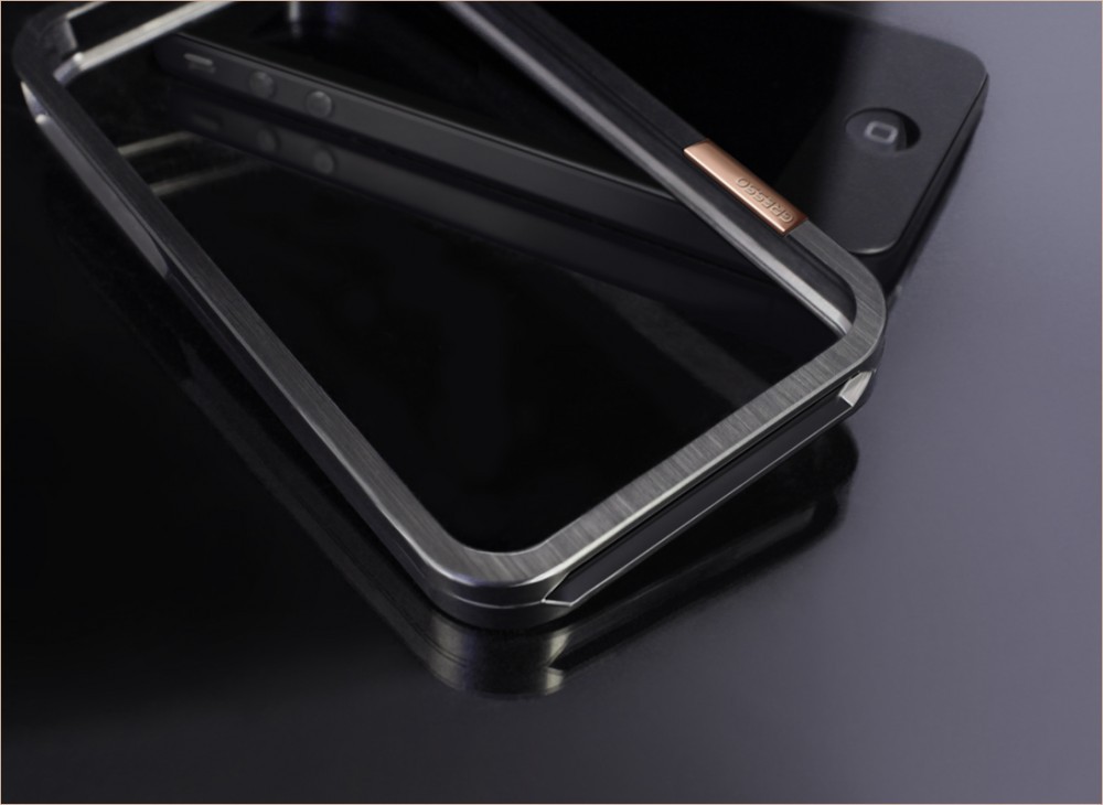 Черный титановый бампер для iPhone 5