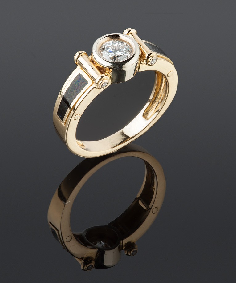 Мужское кольцо с эмалью и бриллиантами