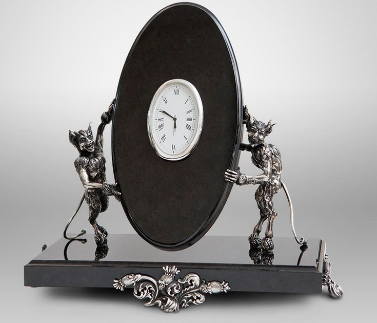 Часы из нефрита и серебра "Чертово время"