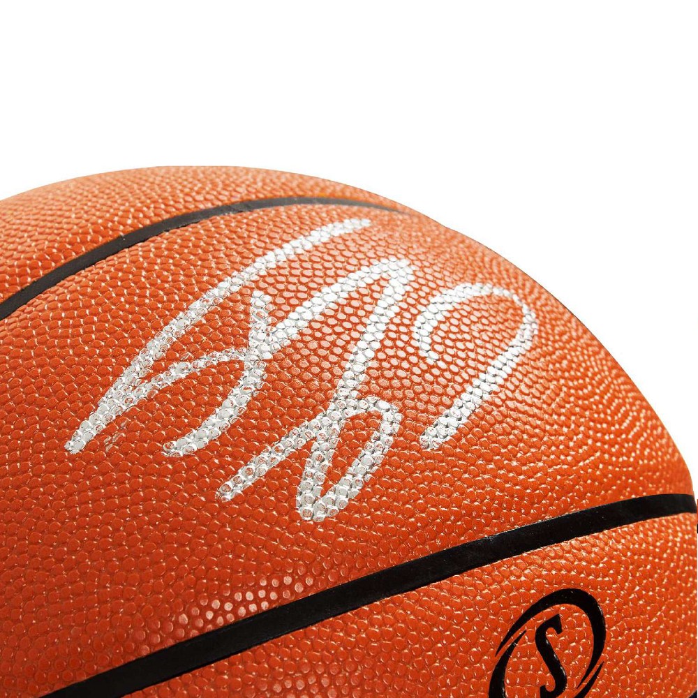 Мяч с автографом Шакила О’Нила