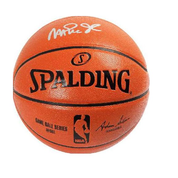 Мяч с автографом Мэджик Джонсона