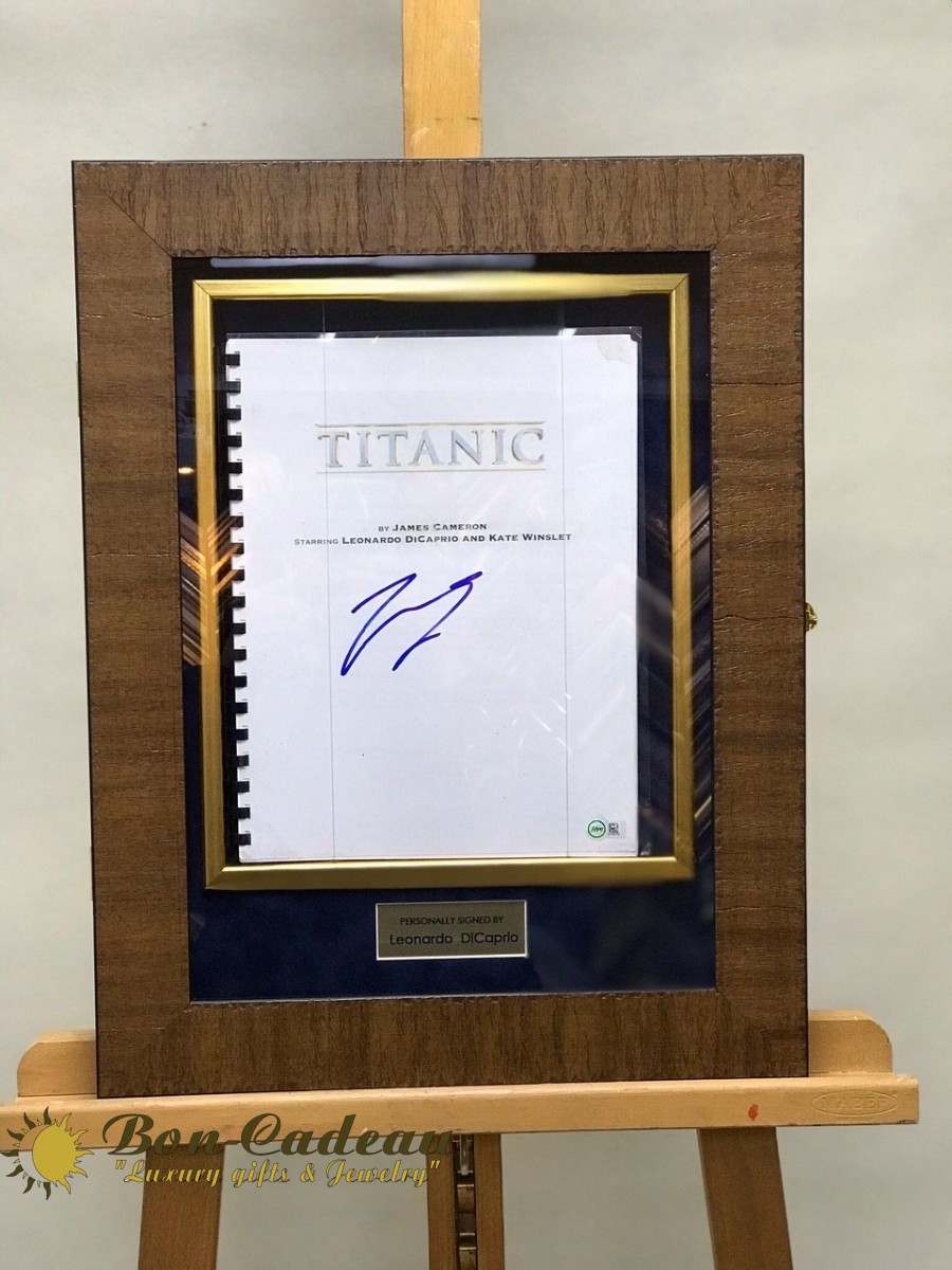 Автограф Леонардо Ди Каприо (на сценарии «Титаник»)