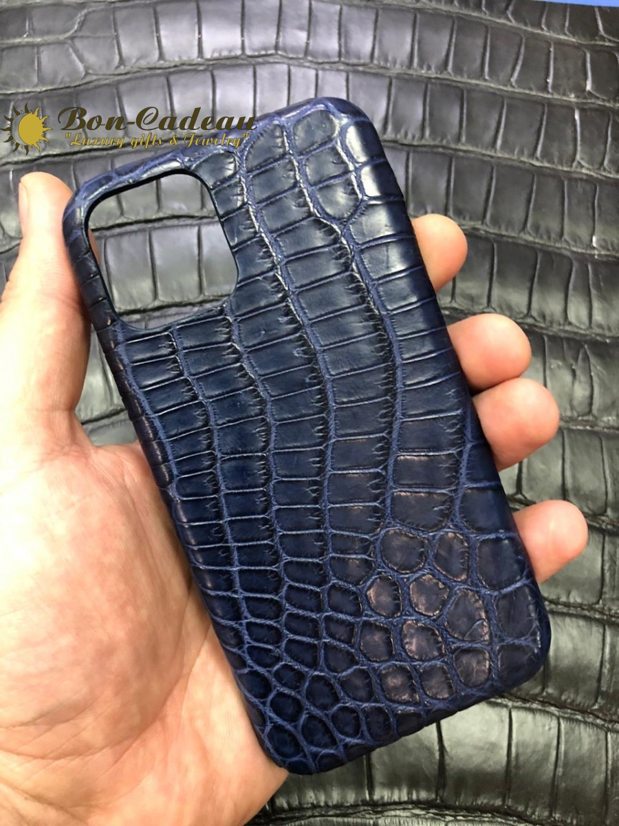 Чехол на айфон 12 Pro Max из синего крокодила