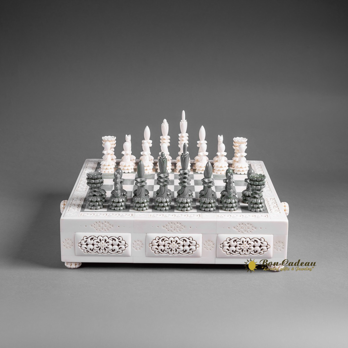 Шахматы из бивня мамонта Барон