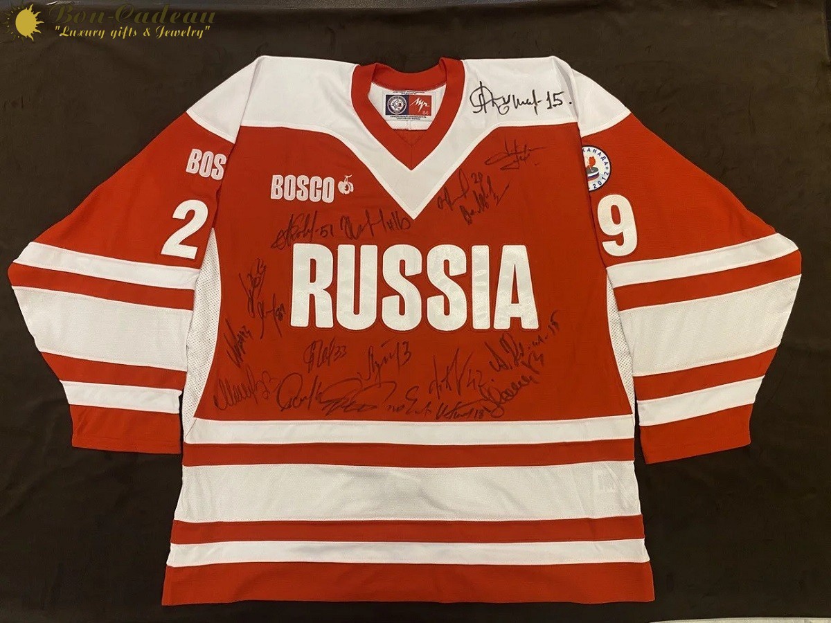 Свитер «RUSSIA» с автографами участников матча между командами звезд «Russia» - «World Stars»