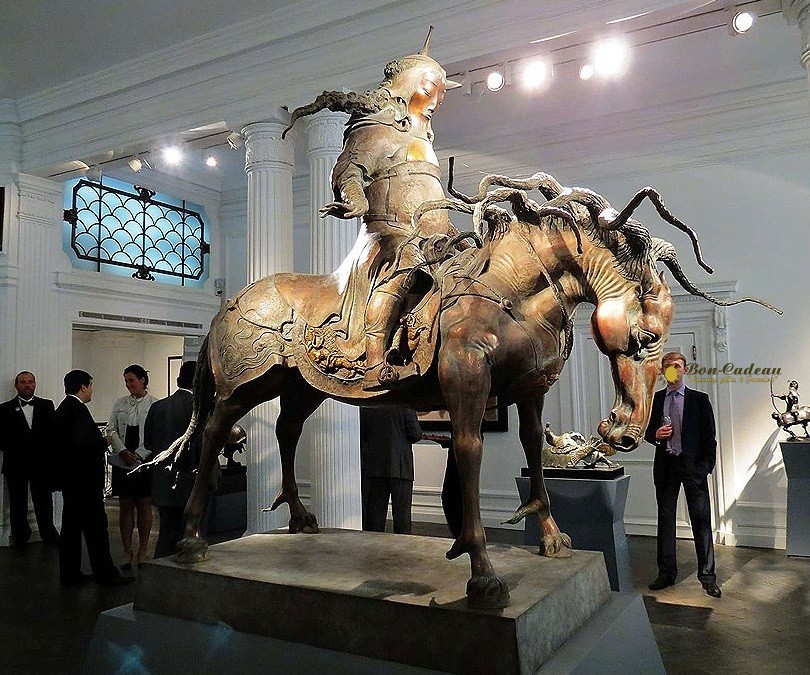 Скульптура «Чингисхан на коне» (бронза, h=2 метра)
