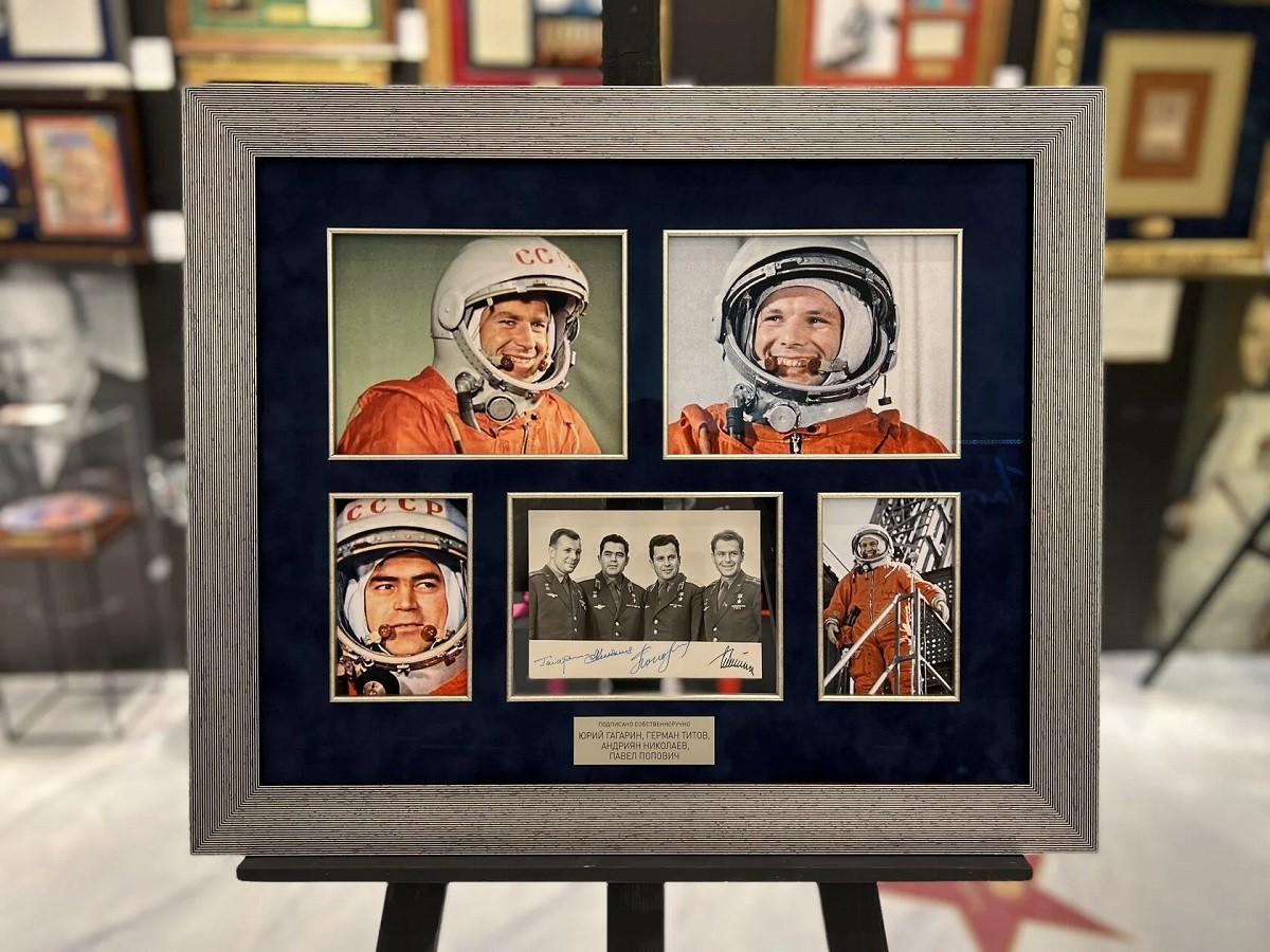 Юрий Гагарин, Андриян Николаев, Павел Попович, Герман Титов (фото с автографами)