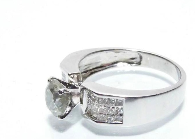 кольцо с чистым бриллиантом 1 карат